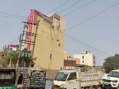 OYO 88672 Hotel Divyanka Inn