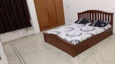 Beautiful single room available in a villa