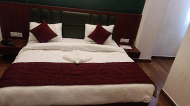 OYO 87426 Lime Tree Dwarka Sec 21 Metro Near