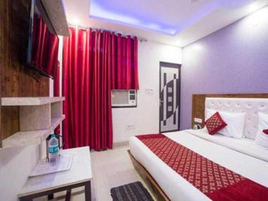 OYO 89730 Royal Inn