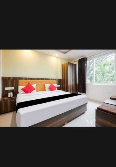 OYO 90919 Hotel Raas