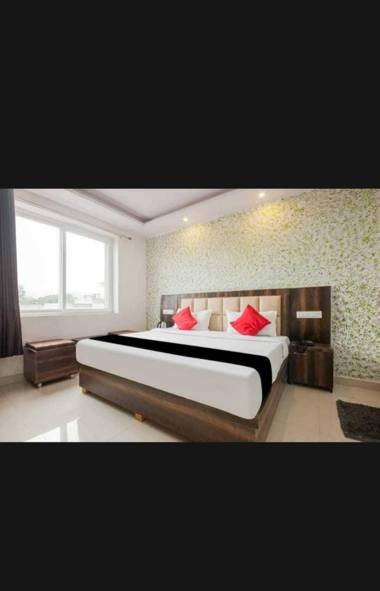 OYO 90919 Hotel Raas