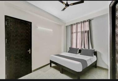 OYO 91093 Krishna Residency