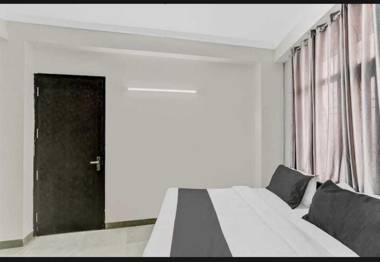 OYO 91093 Krishna Residency