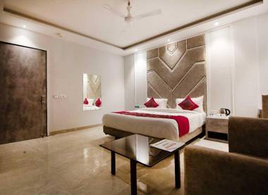 POP 91484 Breeze Hotel