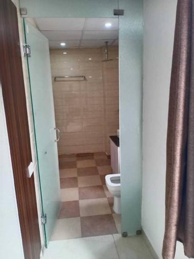 POP 91484 Breeze Hotel