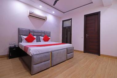 OYO 90025 Pari Residency