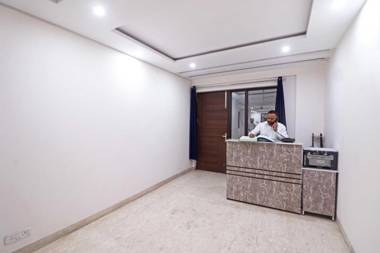 OYO 90025 Pari Residency