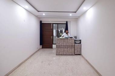 OYO 90025 Pari Residency