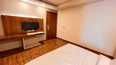 IP Royal Hotel - Couple Friendly Near Yamuna Sports Complex Karkardooma New Delhi