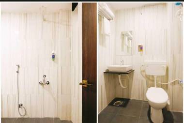 OYO 92019 Hotel Deluxe Room Stay