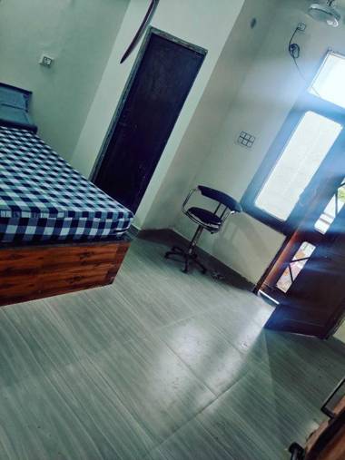 OYO 92111 Helooeesh Rooms