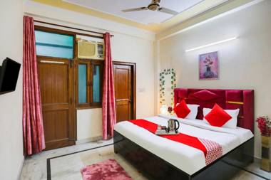 OYO Flagship 92272 Madhav Palace