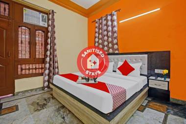 OYO 92087 Galaxy Plaza