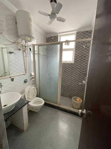 OYO 92730 Satguru Guest House