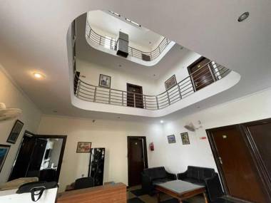 OYO 92730 Satguru Guest House