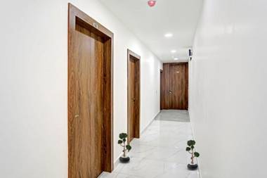 OYO Flagship 92352 Bmg