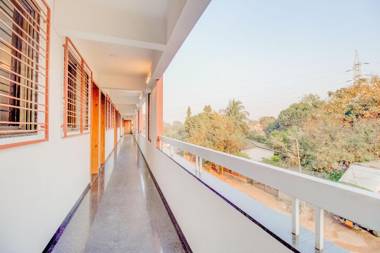 OYO 76739 Oasis Pride