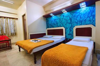 Mannars Deluxe Lodge