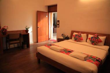 Kumar's The White House