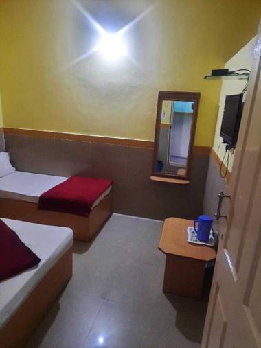 SPOT ON 93244 Y R Tourist Home