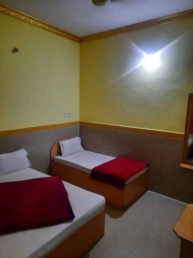 SPOT ON 93244 Y R Tourist Home