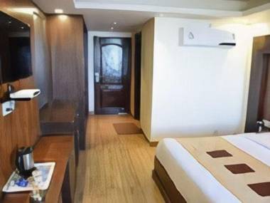 OYO 11839 Hotel Paradise Mansion