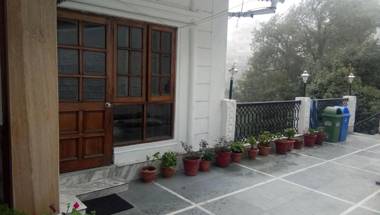 Pleasant Stay Near Library