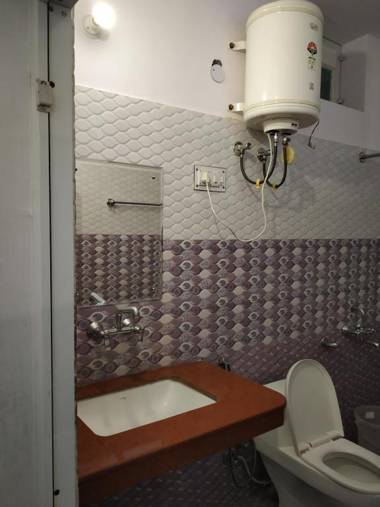 ROYAL BREEZE HOTEL & RESTAURANT