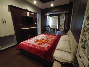 HOTEL PARK WOOD at Mall Road