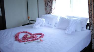 Eterno Camellia and Elettaria