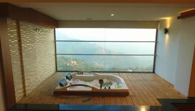 Amber Dale Luxury Hotel & Spa Munnar