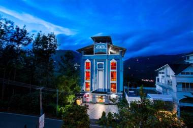 MISTY MEADOWS MUNNAR