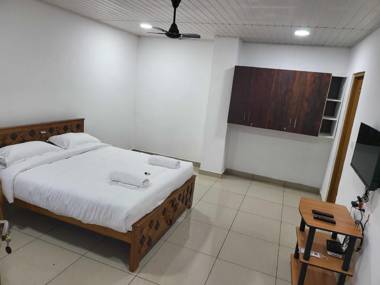 OYO HOME 90680 Hill Top Down