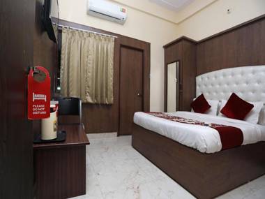 OYO 14949 Hotel Shashi Residency