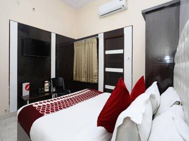 OYO 14949 Hotel Shashi Residency