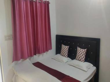 OYO 80763 Hotel Tomar Palace