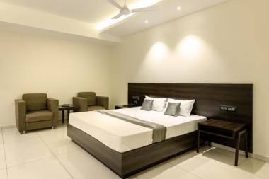 Hotel Paramount Suites & Service Apartments