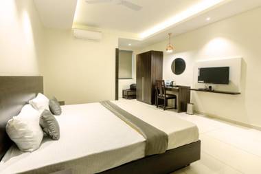 Hotel Paramount Suites & Service Apartments