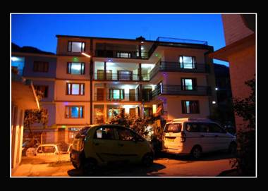 Hotel Ambika Manali Since 1981