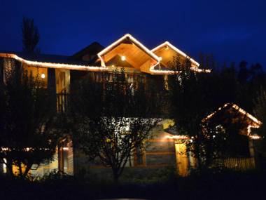 Gezellig Inn - Tree Hill Cottages & Kanyal Villas