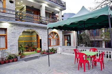 Collection O 10372 Hotel Whistling Winds