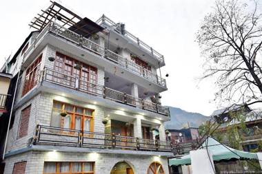 Collection O 10372 Hotel Whistling Winds