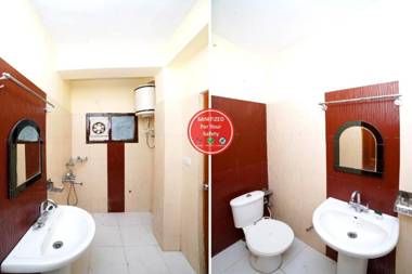 Goroomgo New Ambika Mall Road Manali