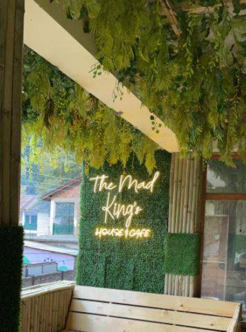 The Mad King's House & Cafe