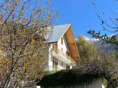 Dil Bole Pahad - The Wooden Chalet Prini Manali