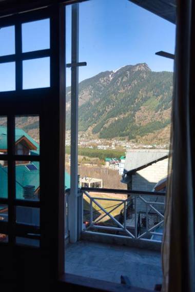 BoHo MaNsIoN by Dumnu Homes next to Kangna Ranaut's house