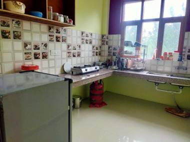 OYO HOME 89700 Gyafo Gyasar Home Stay