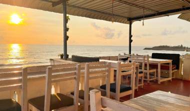 Hotel Flip Flops Beach Shack & Cafe