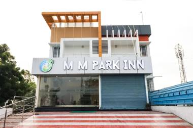 OYO 48653 M M Park Inn